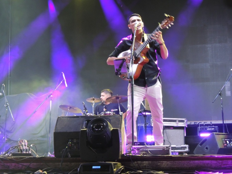 Ahyre cerr� la noche del viernes a pura m�sica